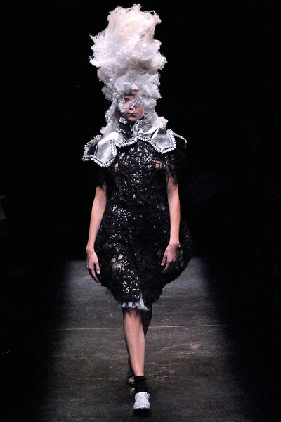 Look 10